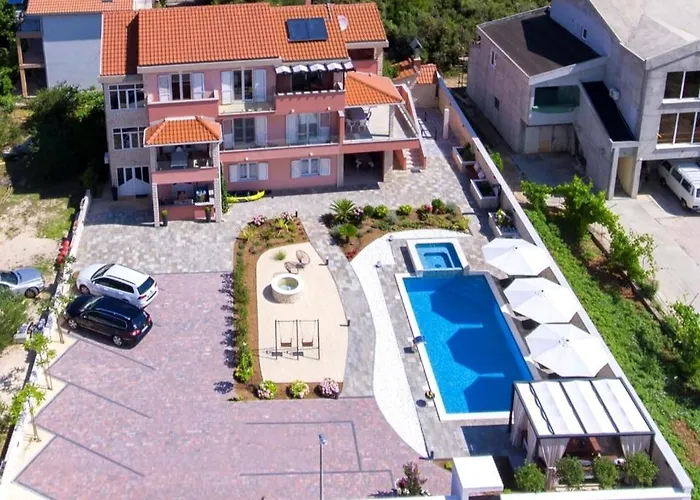 House Апартаменты *